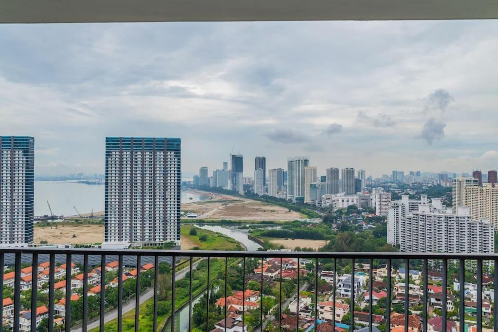 Deluxe Seaview Suite Twin Bed By The Only Bnb Tanjung Tokong Luaran gambar